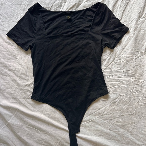 Elegant Black Women's Bodysuit - Picture 2 of 3